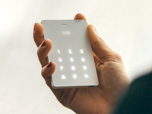通話の受発信に特化した手のひらサイズの携帯電話 The Light Phone Techable テッカブル