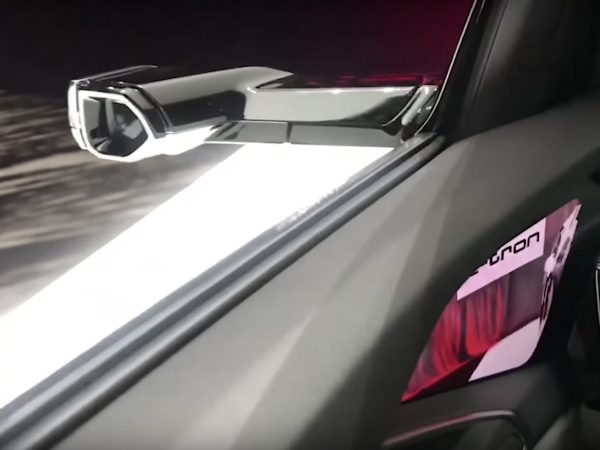 車からサイドミラーがなくなる Audi バーチャルミラー の動画を公開 Techable テッカブル