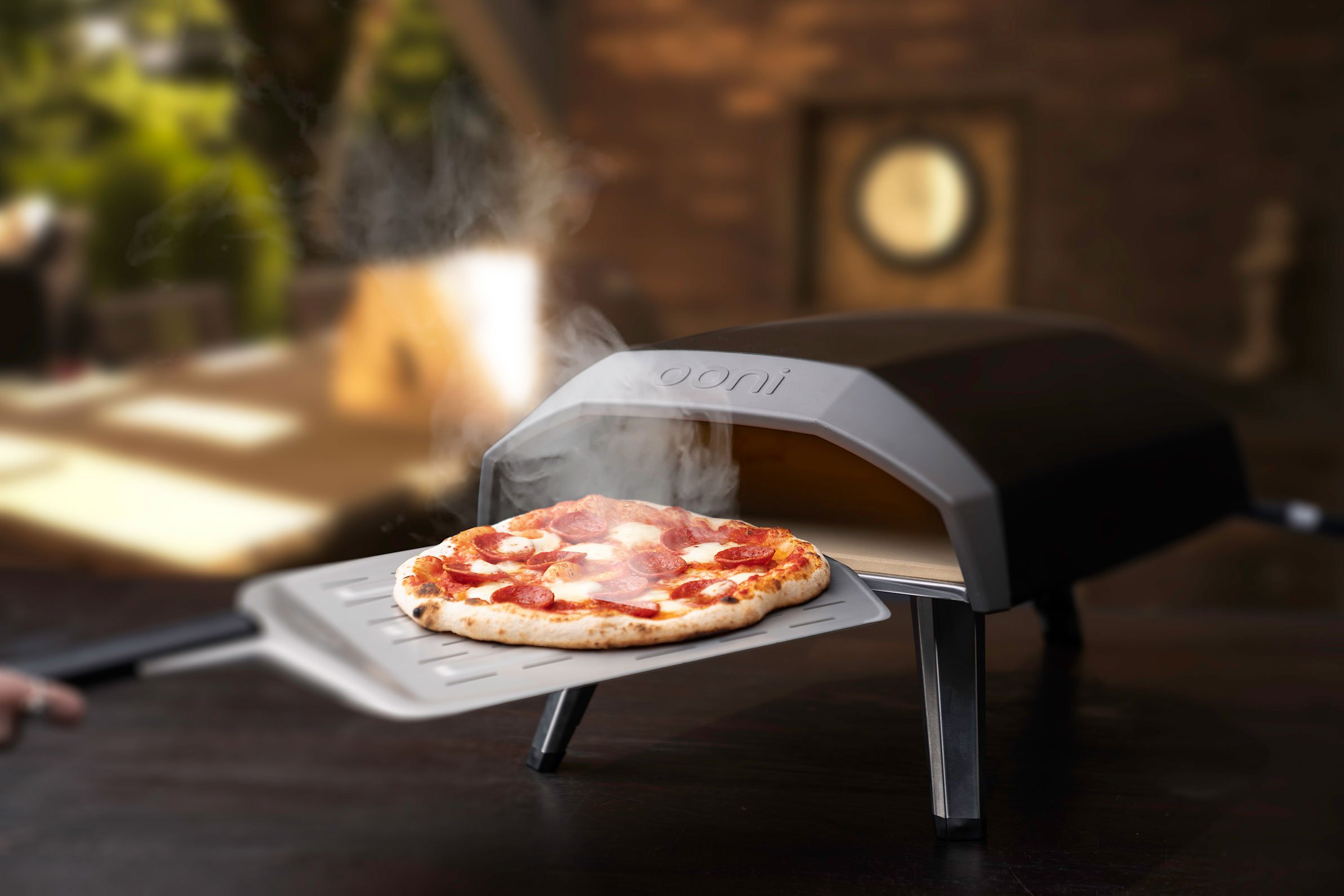 ピザが1分で焼けるアウトドア用ガスオーブン Ooni Koda が誕生 Techable テッカブル