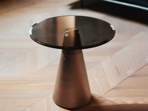 円錐型お洒落テーブル「Soundesk」は、本格360度スピーカー内蔵のオーディオ機器 | Techable(テッカブル)