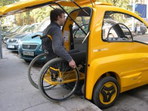 車椅子に乗ったまま運転できる電気自動車 Kenguru がイギリスでもうすぐ発売 Techable テッカブル