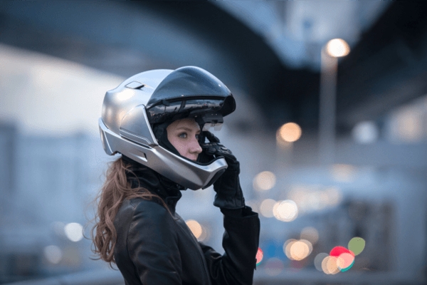 近未来的でスマートなバイク用ヘルメット！「CrossHelmet X1」が本格 