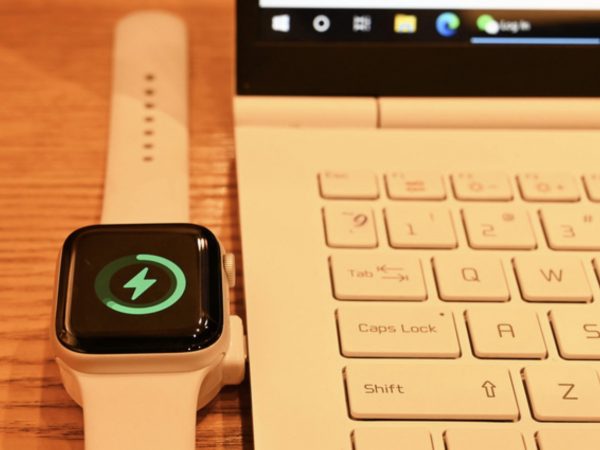 Apple Watchをどこでも充電 Mfi認証取得のポータブル充電器はわずか22グラム Techable テッカブル