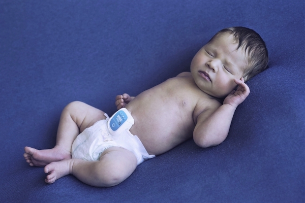 乳児の体動や体勢をアプリで確認できるセンサ「スヌーザ・ピコ」