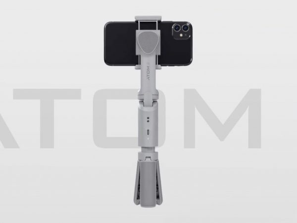 自動開閉のスマホ用片手3軸ジンバル「ATOM 2」は三脚、自撮り棒として 