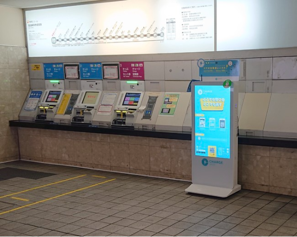 スマホ充電器シェアサービス「ChargeSPOT」、多摩モノレール全19駅に導入決定