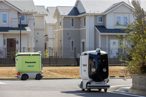 Fujisawa SSTにて、小型ロボットによる複数店舗から住宅への配送サービスを検証