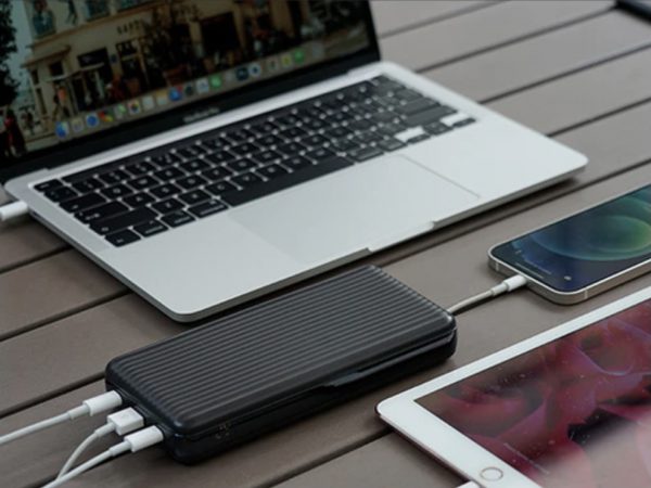 MacBook、iPad、iPhoneを同時充電できるモバイルバッテリー「SupBank」がパワフル！