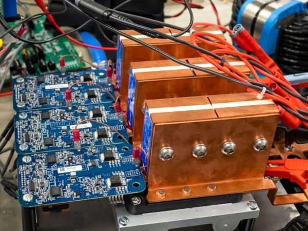 オークリッジ国立研究所とHEVO、世界最小最速のEVワイヤレス充電システム開発へ！