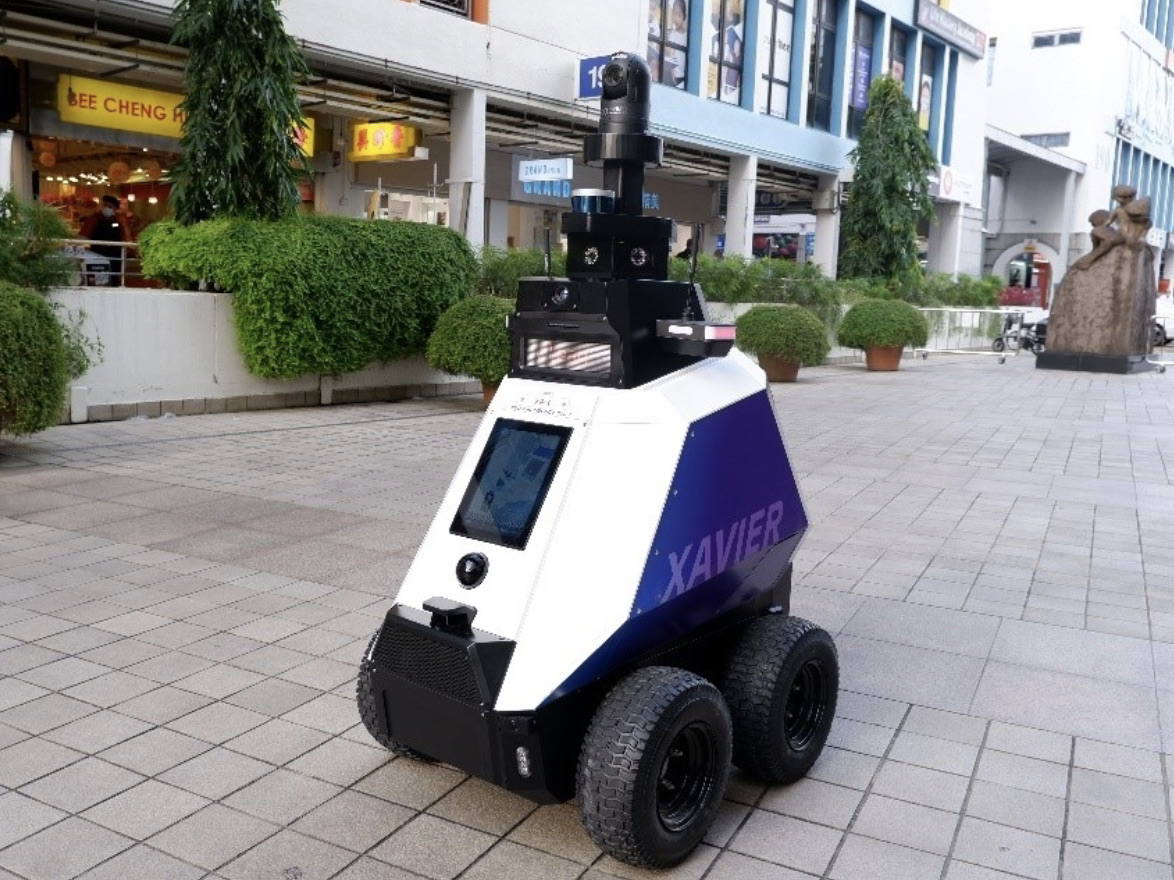 ロボットが繁華街で公衆マナーを監視！ シンガポールでロボットパトロールの試験始まる