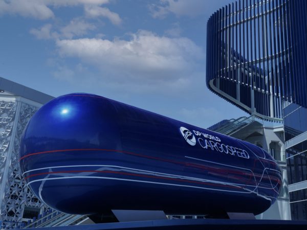 未来の乗り物を一足早く体験！ Virgin Hyperloopがハイパーループ車両をドバイ万博で展示