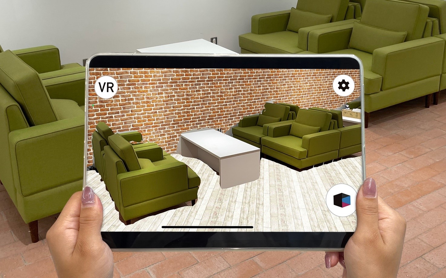 LiDARスキャナを活用！ リクルート、部屋の模様替えアプリ「AR Room Simulator」を一般公開