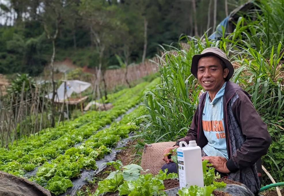 小規模農家にも高品質な肥料を。Elevasi Agri Indonesia、“ミミズ由来の有機肥料”や農産物取引アプリを提供